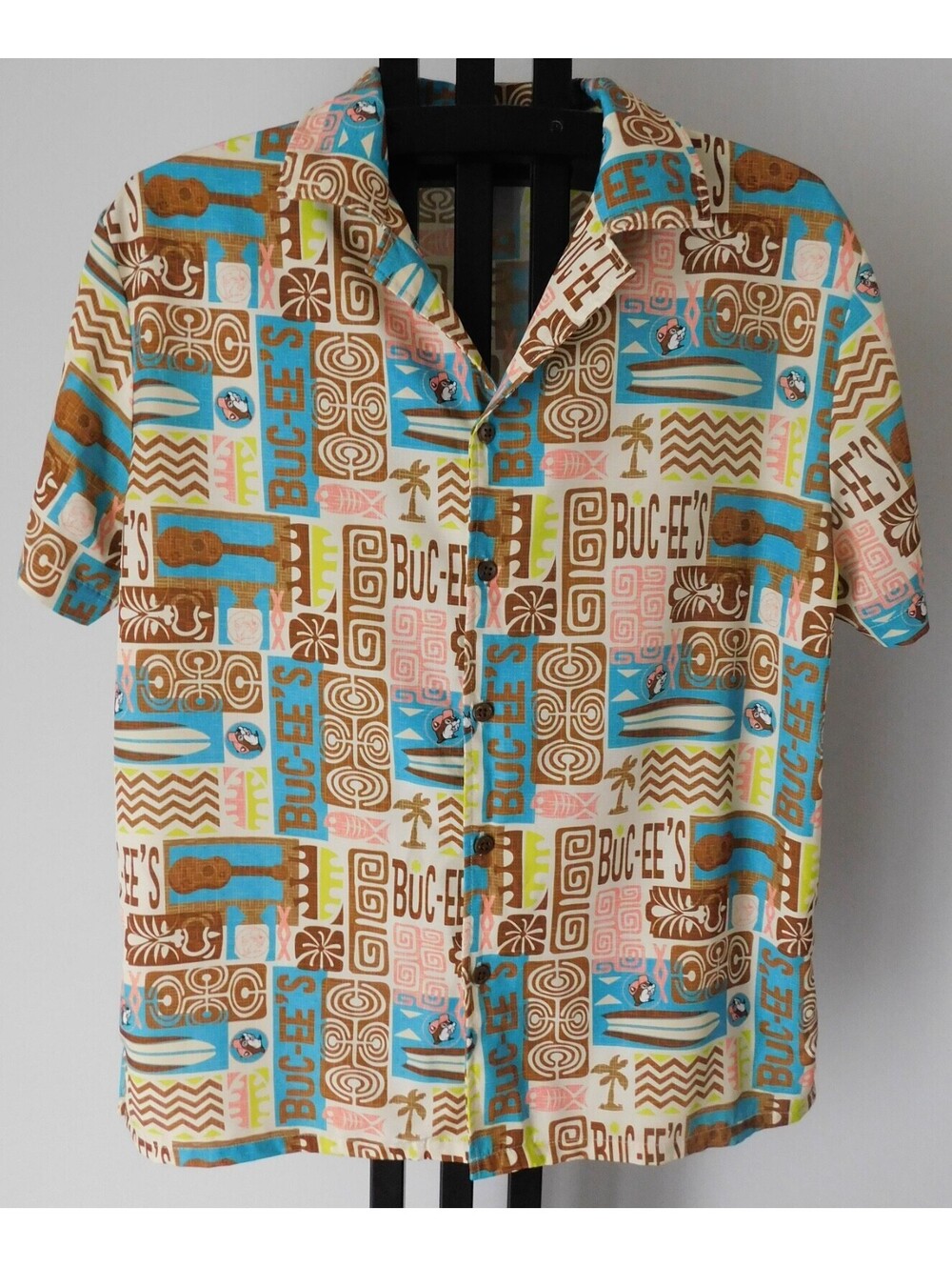 Buc-ee's Hawaiian Shirt Men's Size Medium Tiki Surfboard Beaver Novelty Camp